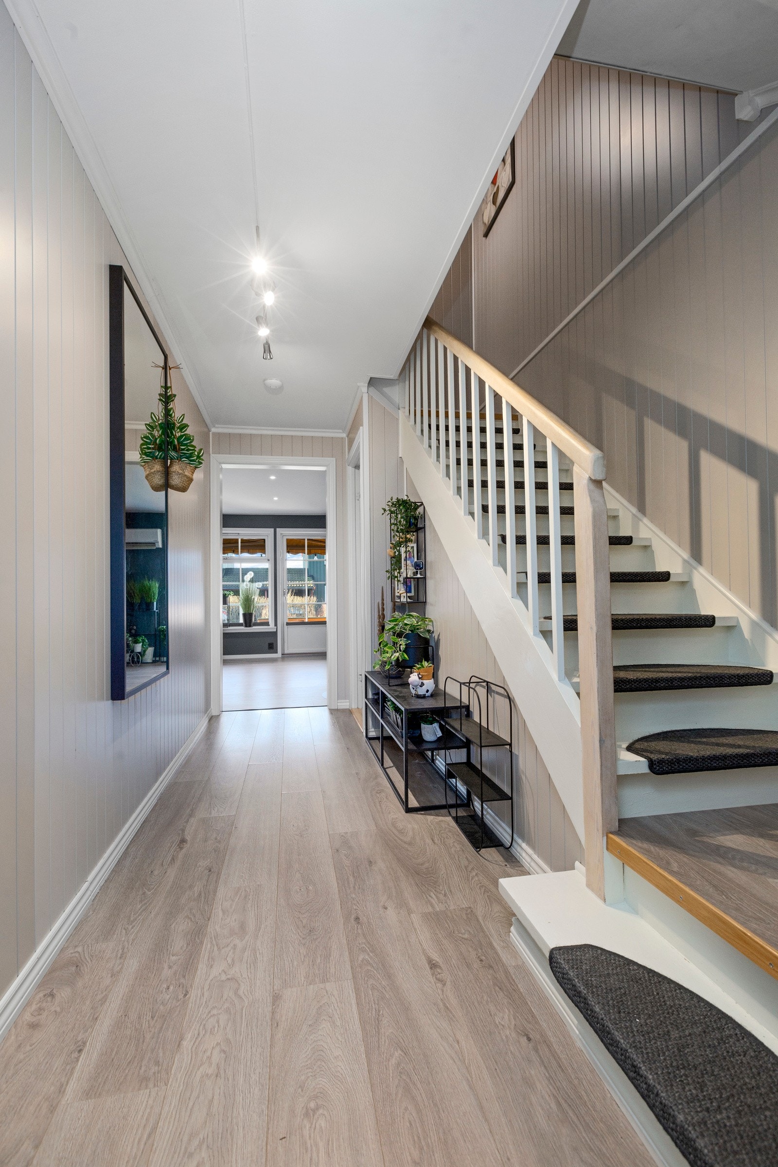 Gang med trapp opp til 2. etasje Galleribilde