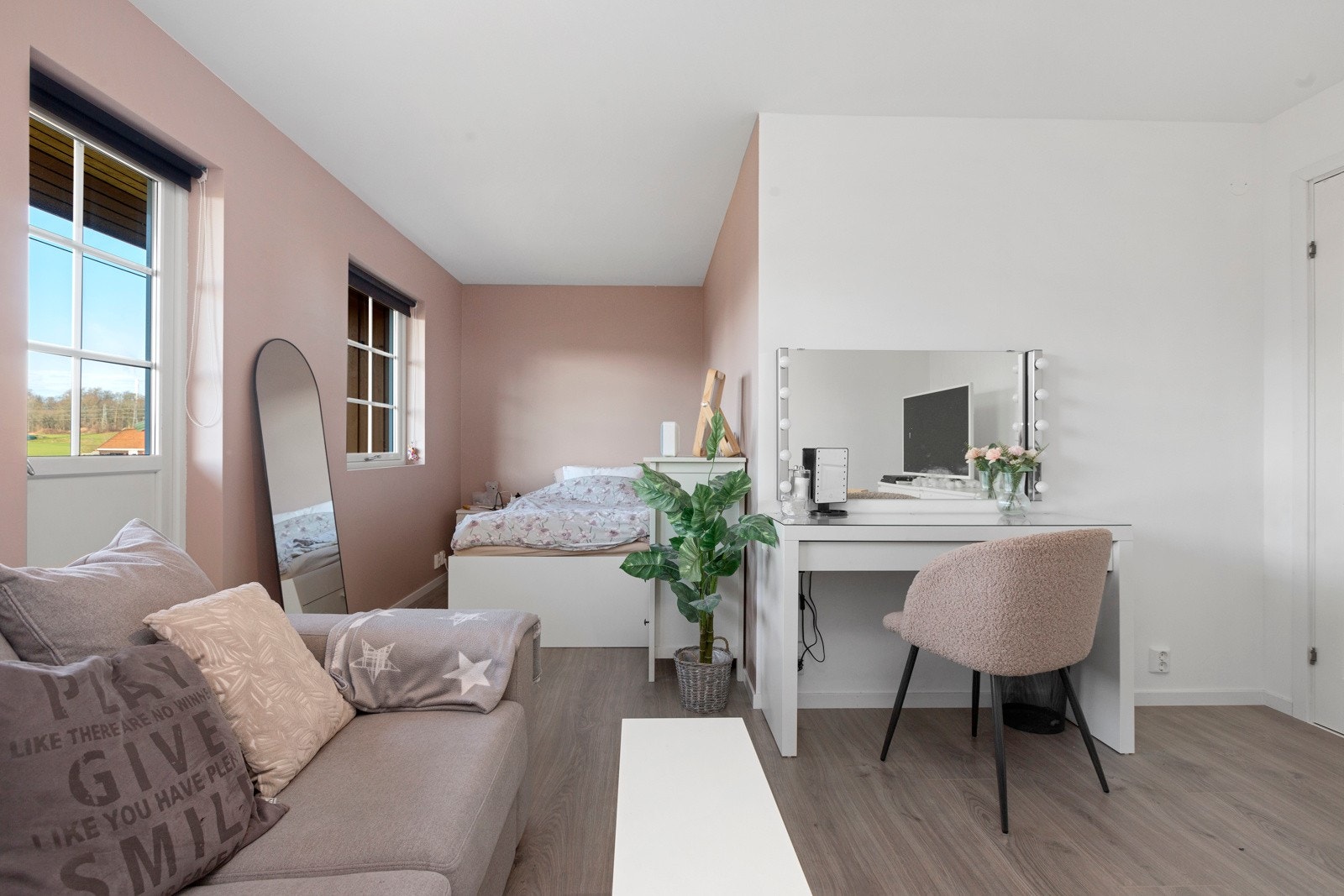 Dette soverom er åpnet opp og har tidligere vært 2 soverom Galleribilde