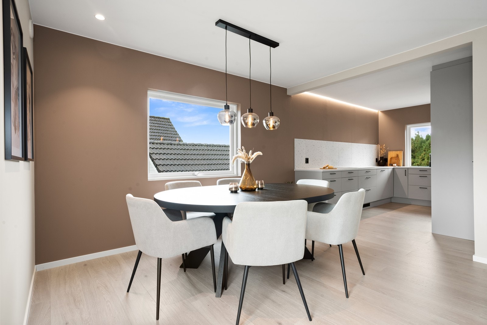 Sett inn et uttrekkbart spisebord så utnyttes plassen maksimalt Galleribilde