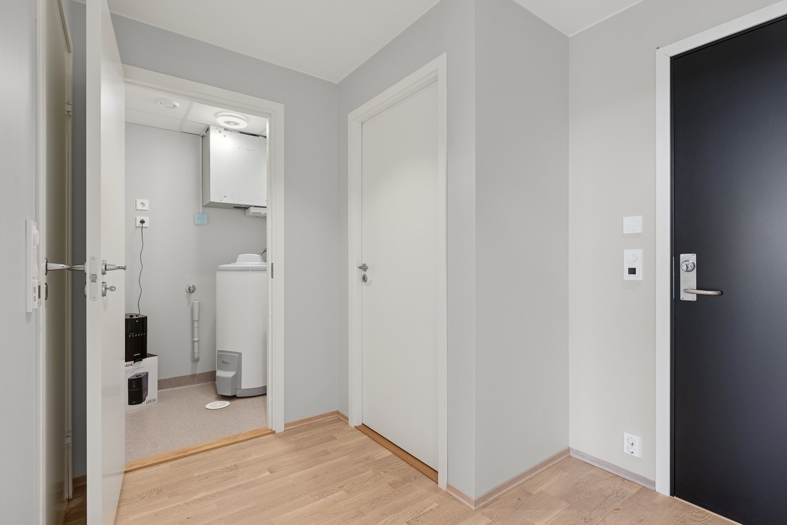 Leiligheten har en praktisk innvendig bod/vaskerom. Galleribilde