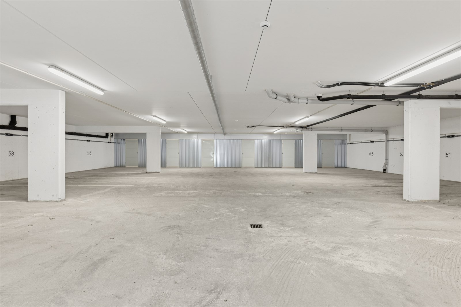 Leiligheten disponerer 2 garasjeplasser i felles garasjenalegg. Galleribilde