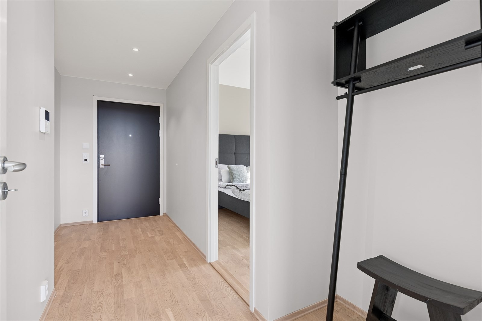 Entreen har god plass til diverse oppbevaringsløsninger. Galleribilde