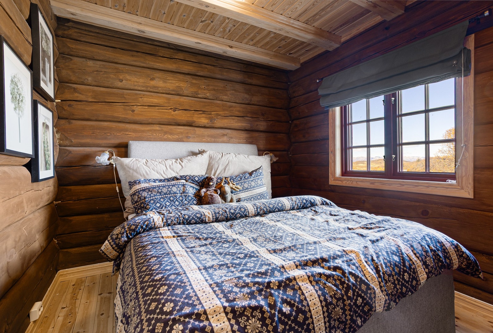 Hovedsoverom med plass til dobbeltseng Galleribilde