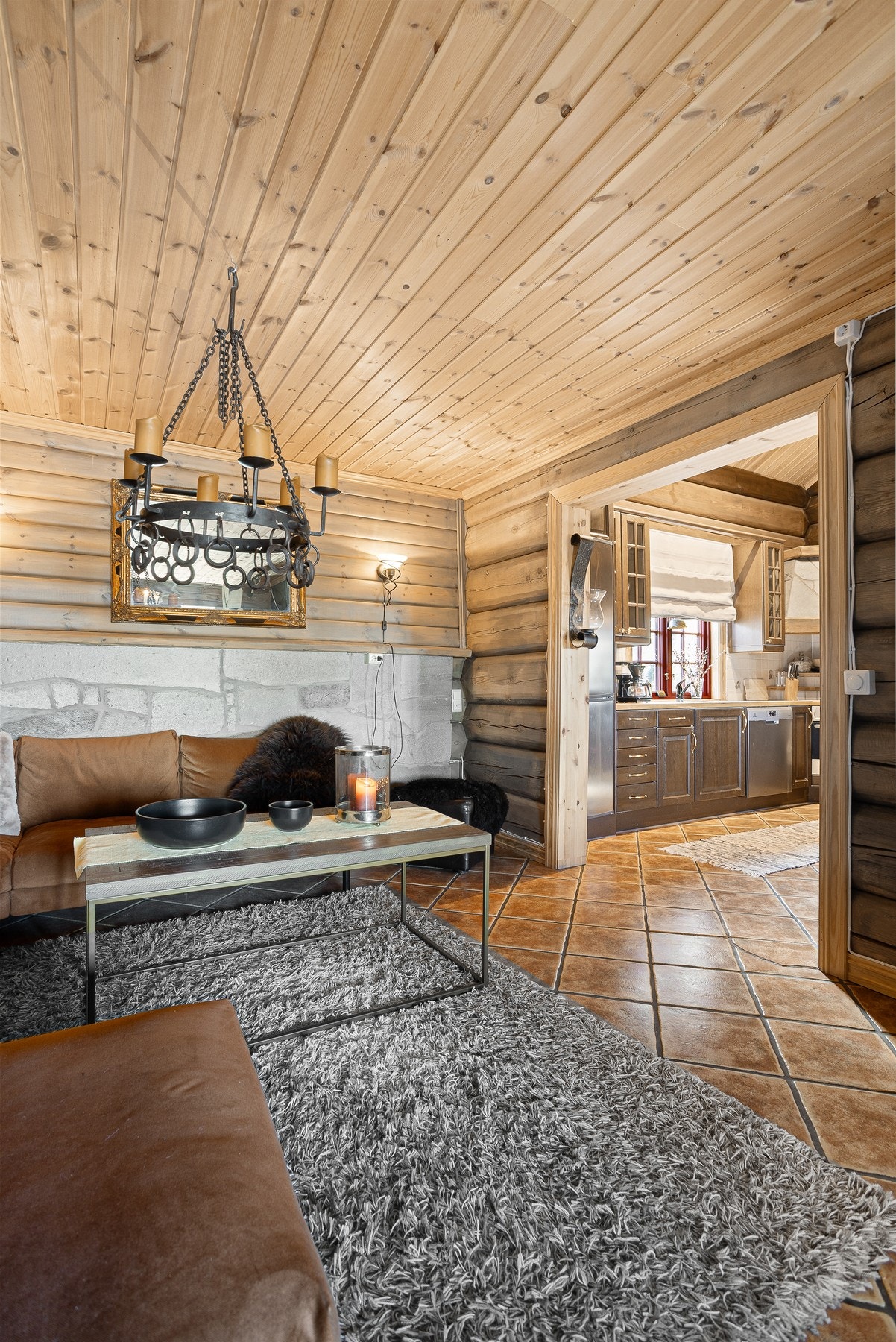 Stue sett mot kjøkken Galleribilde