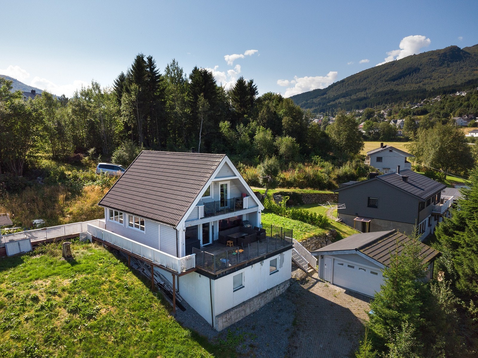 Møremegling ved Nils Arne Riise, Eiendomsmegler MNEF, har gleden av å presentere Skaffarvegen 102 Galleribilde