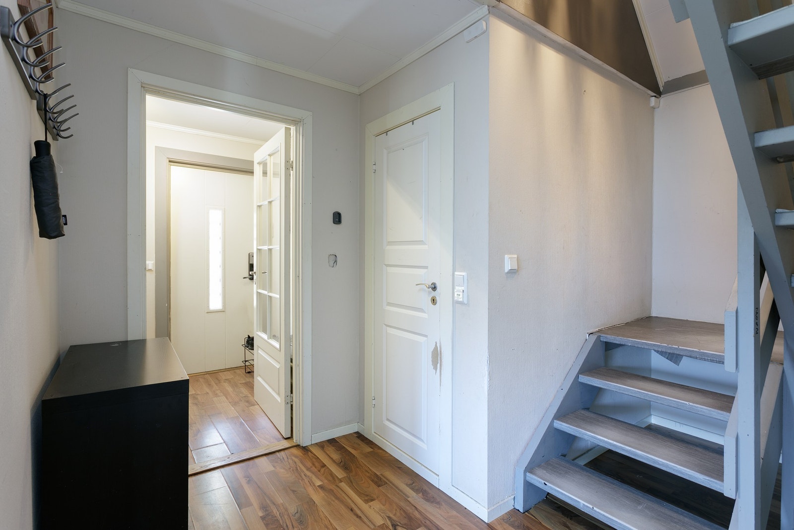 Vindfang og trapperom til 2 etasje med soverom Galleribilde