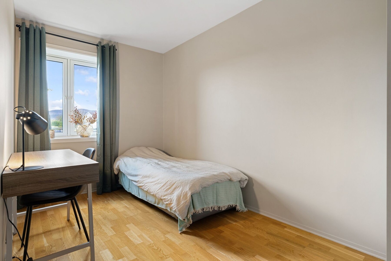 Det andre soverommet i hovedetasjen er på 8,7 kvm. Galleribilde