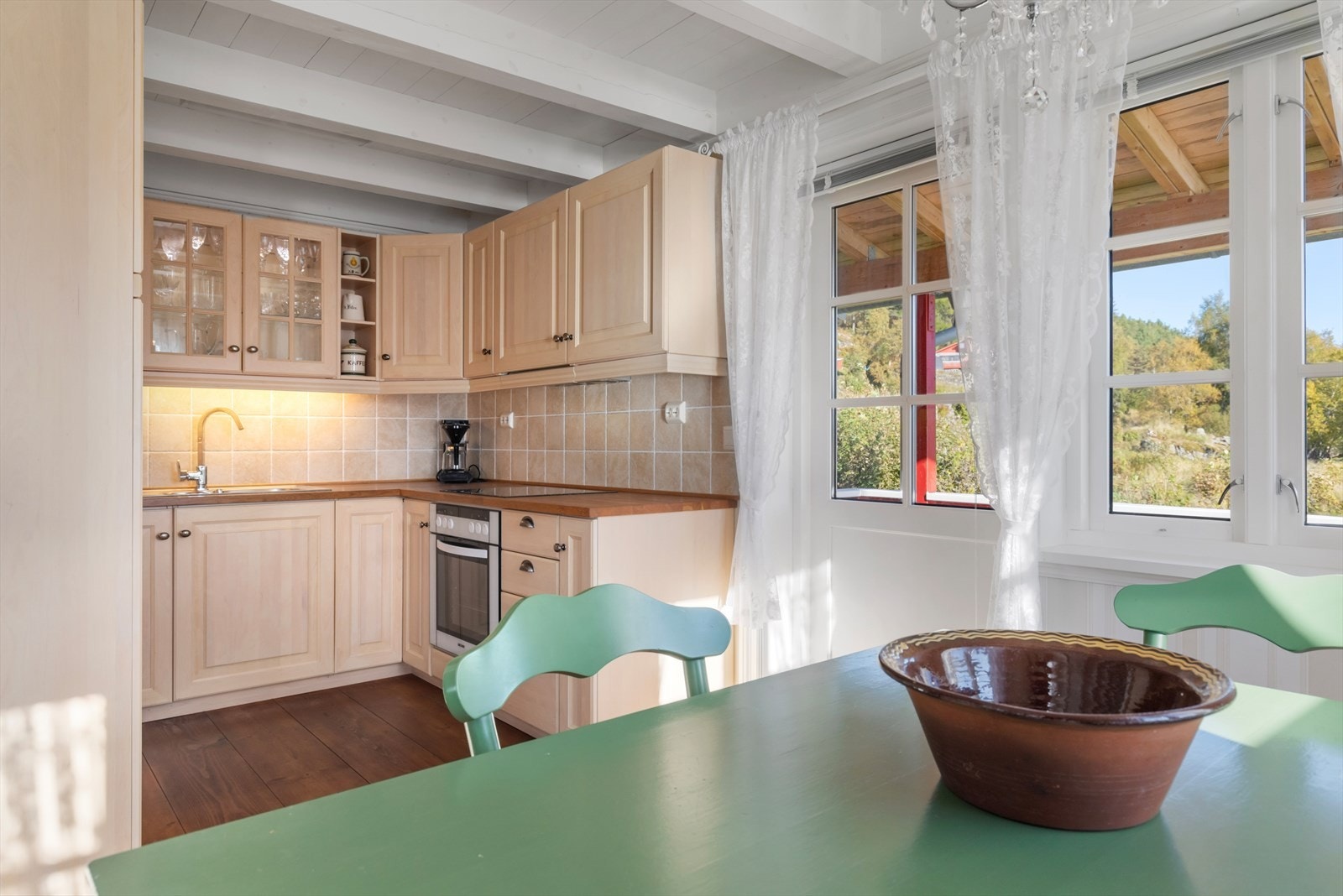 Kjøkken som åpen løsning mot stua Galleribilde