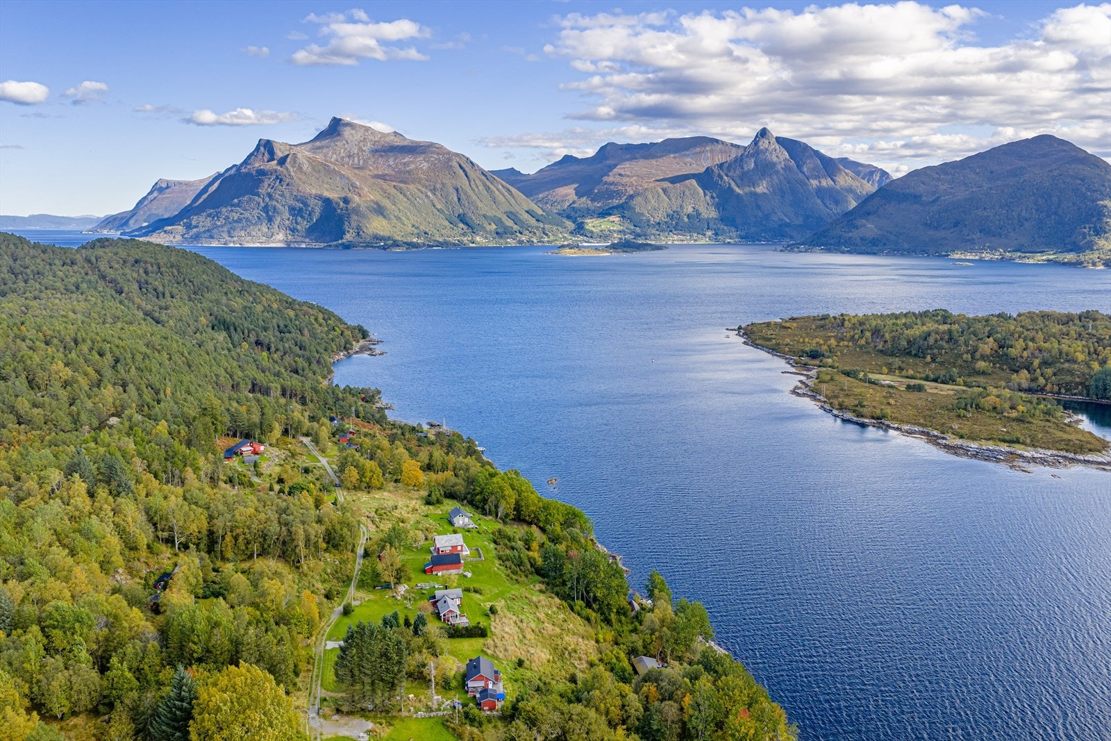 Søre Eika er et rolig og vakkert område for fritidsbebyggelse Galleribilde