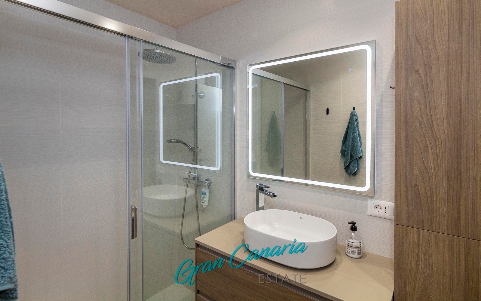 Moderne og praktisk bad Galleribilde