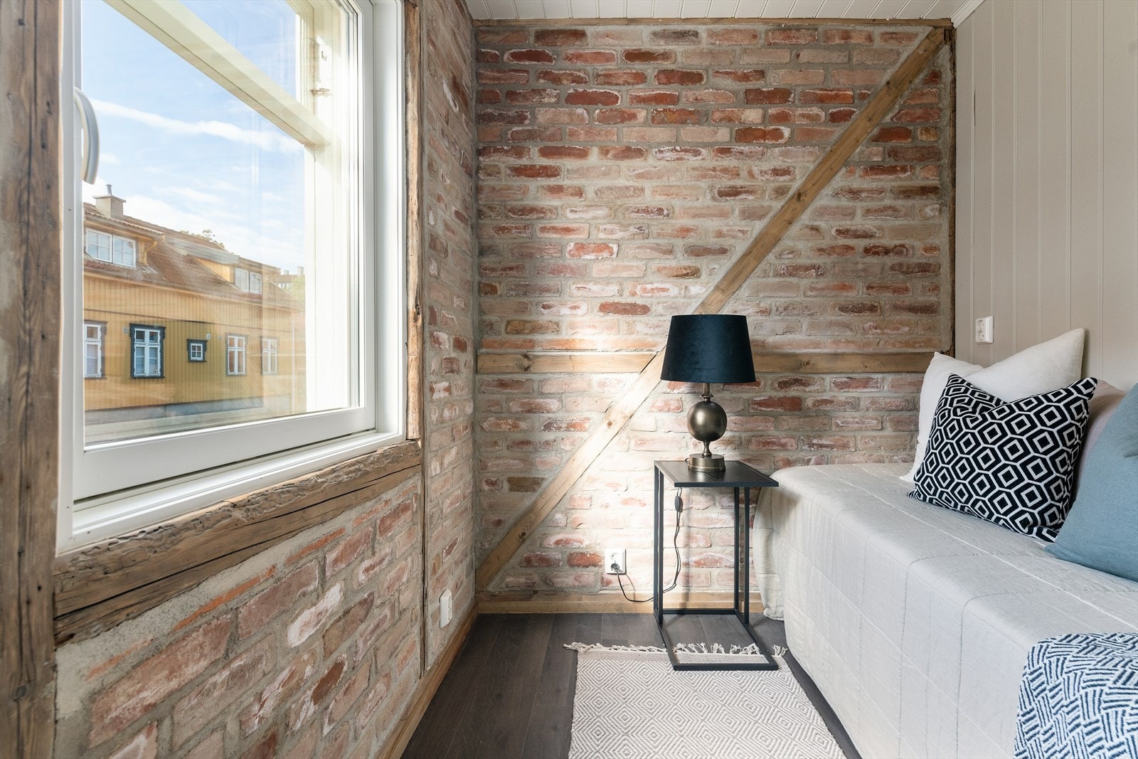 Innredet soverom: rommet er byggemeldt som bod, og er ikke godkjent for varig opphold. Se pkt. "ferdigattest" i salgsoppgaven for mer informasjon. Galleribilde