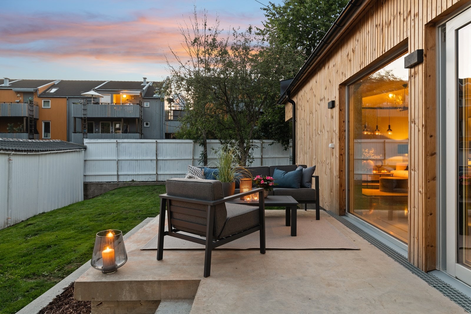 Her er det god plass til utemøbler, grill etc. Galleribilde