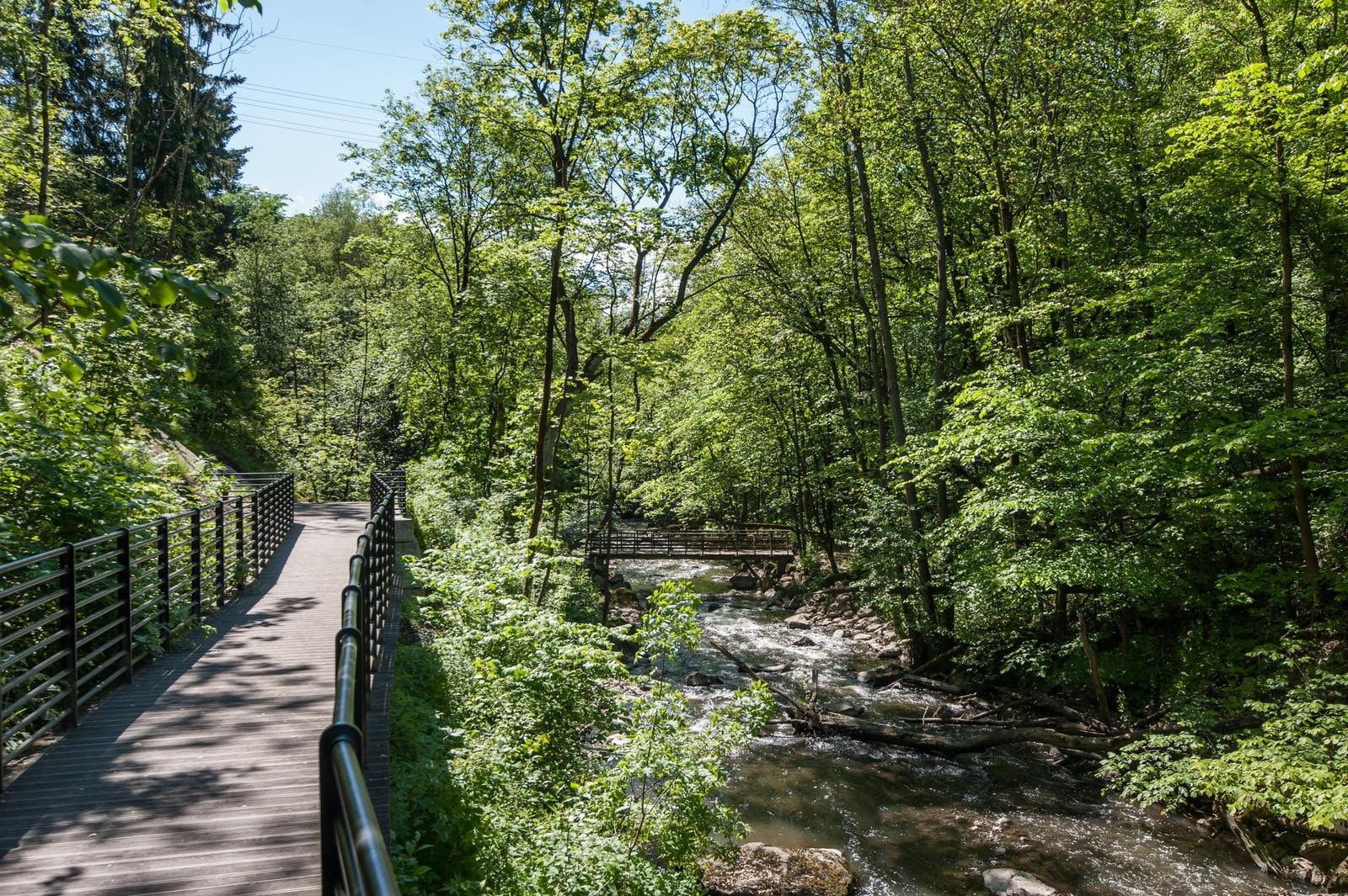 Området byr på flere flotte turmuligheter, og en spasertur langs Alnaelva er spesielt anbefalt. Galleribilde