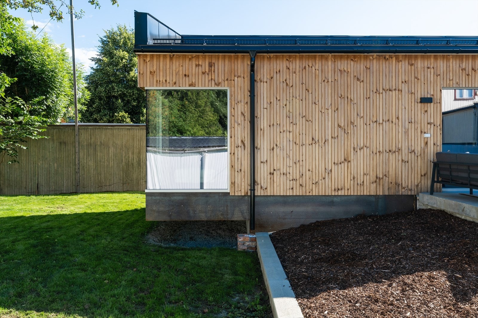 Boligen holder en meget god standard på materialvalg, innredning og utstyr. Galleribilde