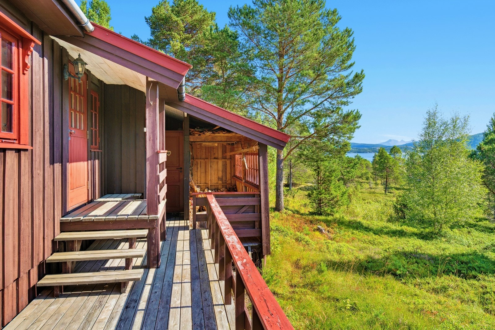 Praktisk overbygget inngangsparti. Galleribilde