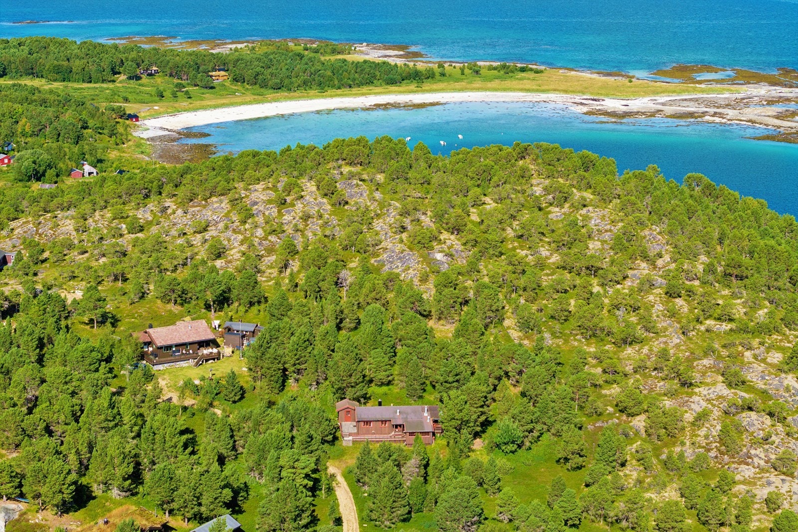 Adkomst med bil, helt frem til hytta. Galleribilde