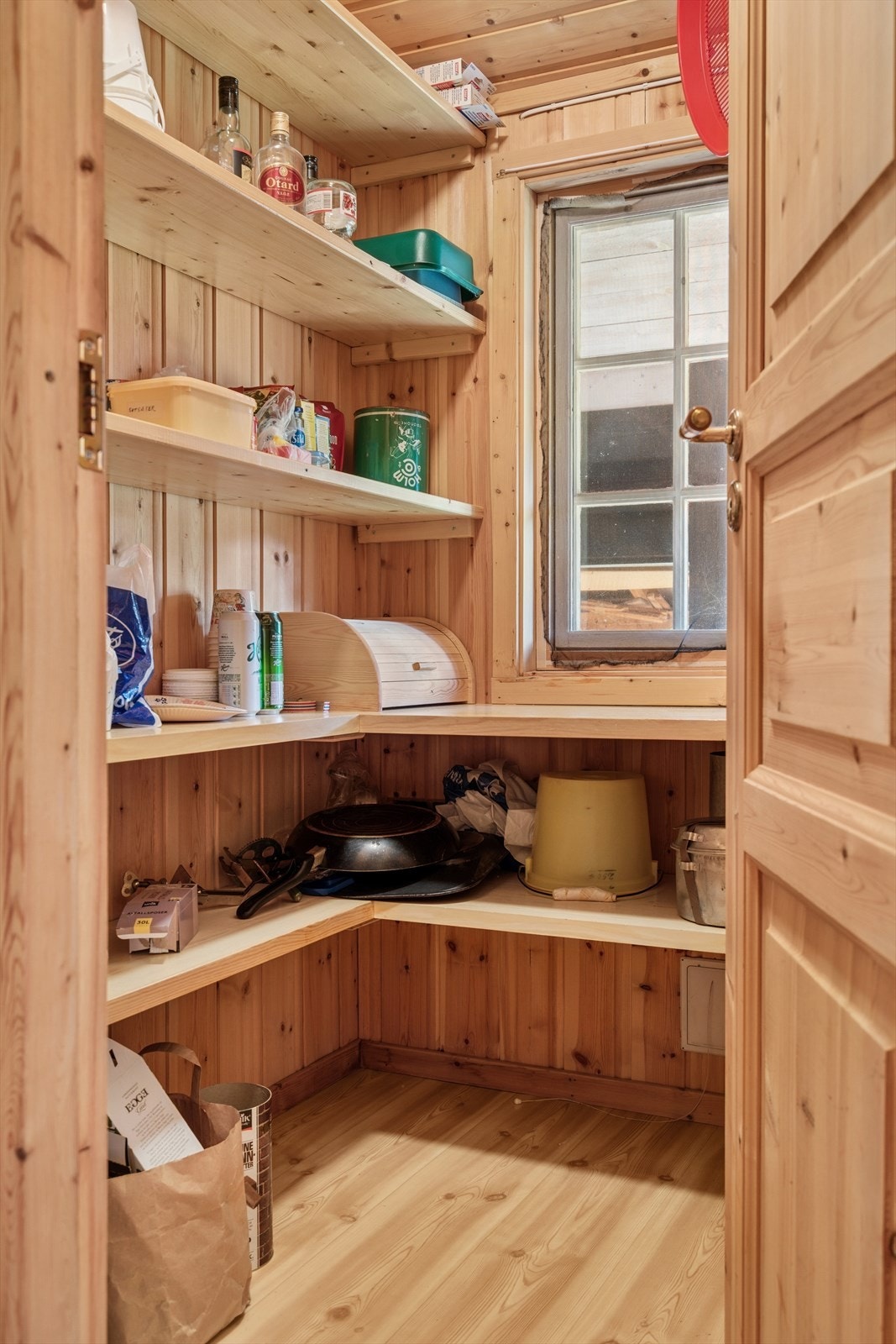 Innvendig spiskammers. Galleribilde