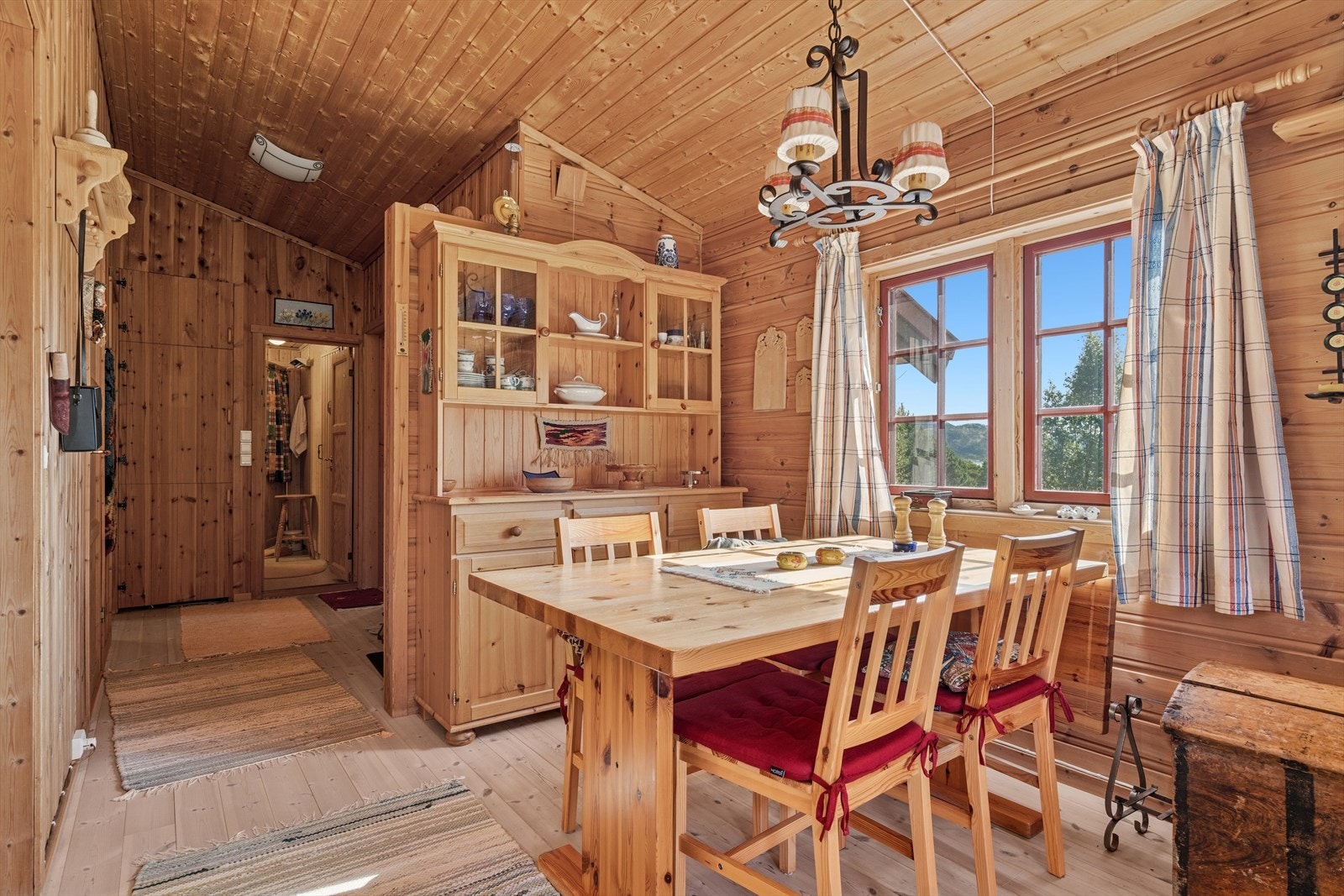 Godt med takhøyde i de fleste rom. Galleribilde