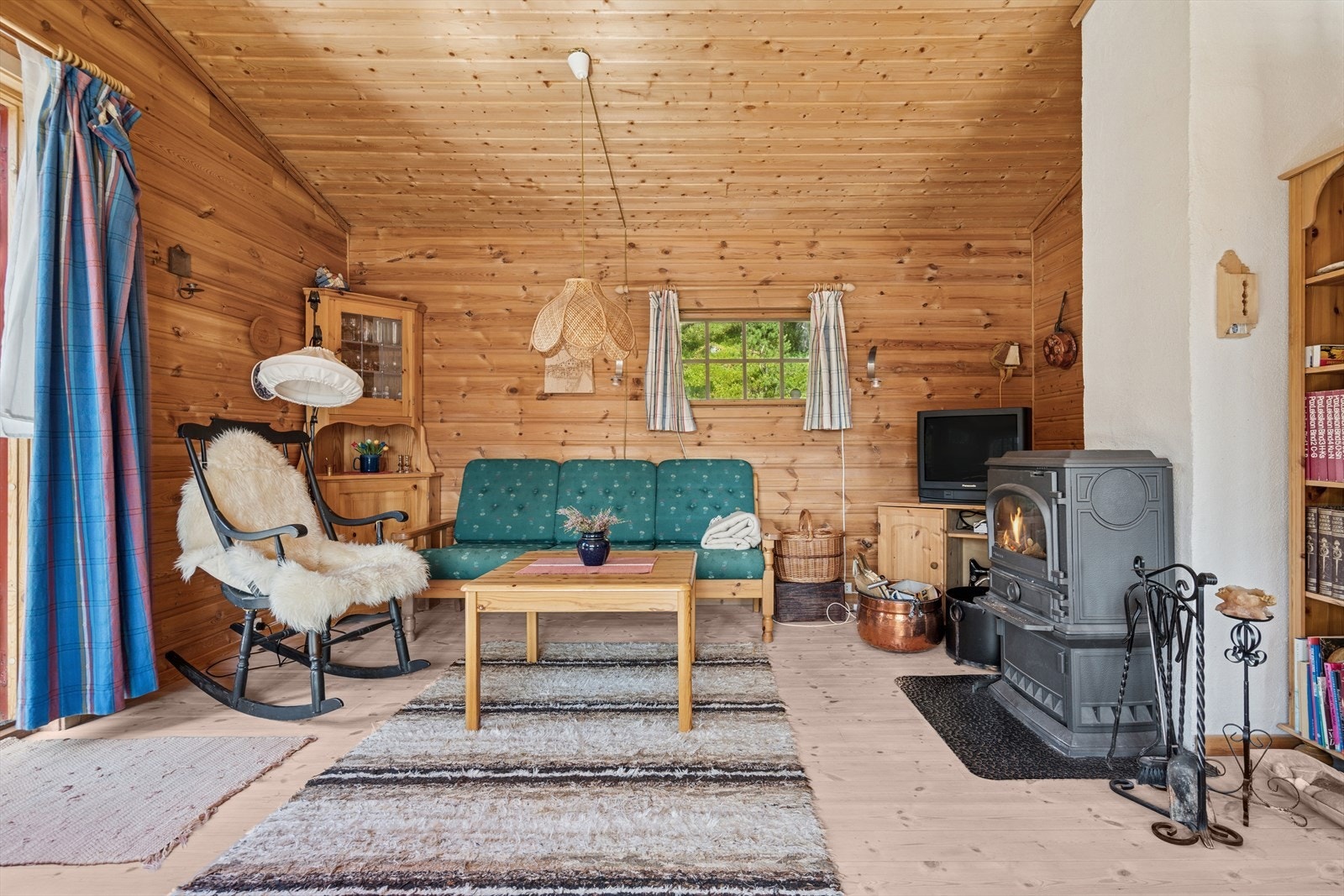 Oppvarming via vedfyring og elektrisitet. Galleribilde