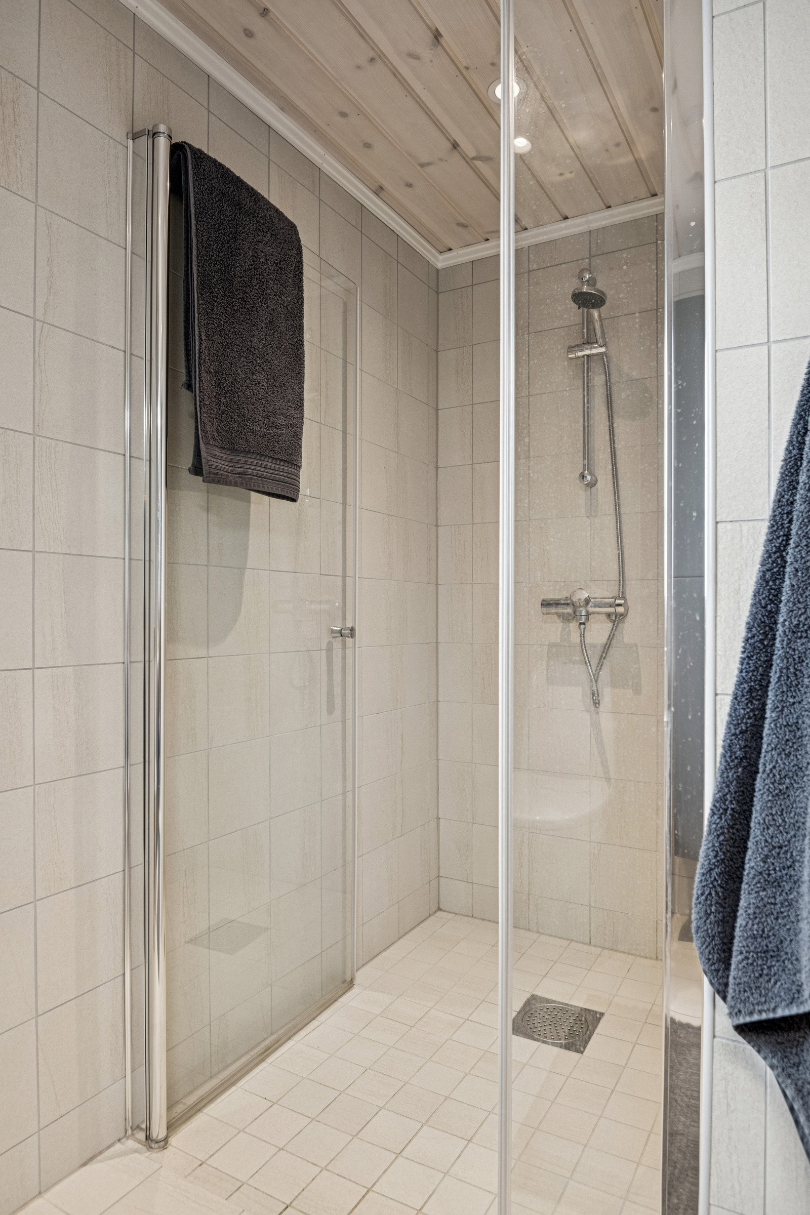 Romslig dusjnisje Galleribilde