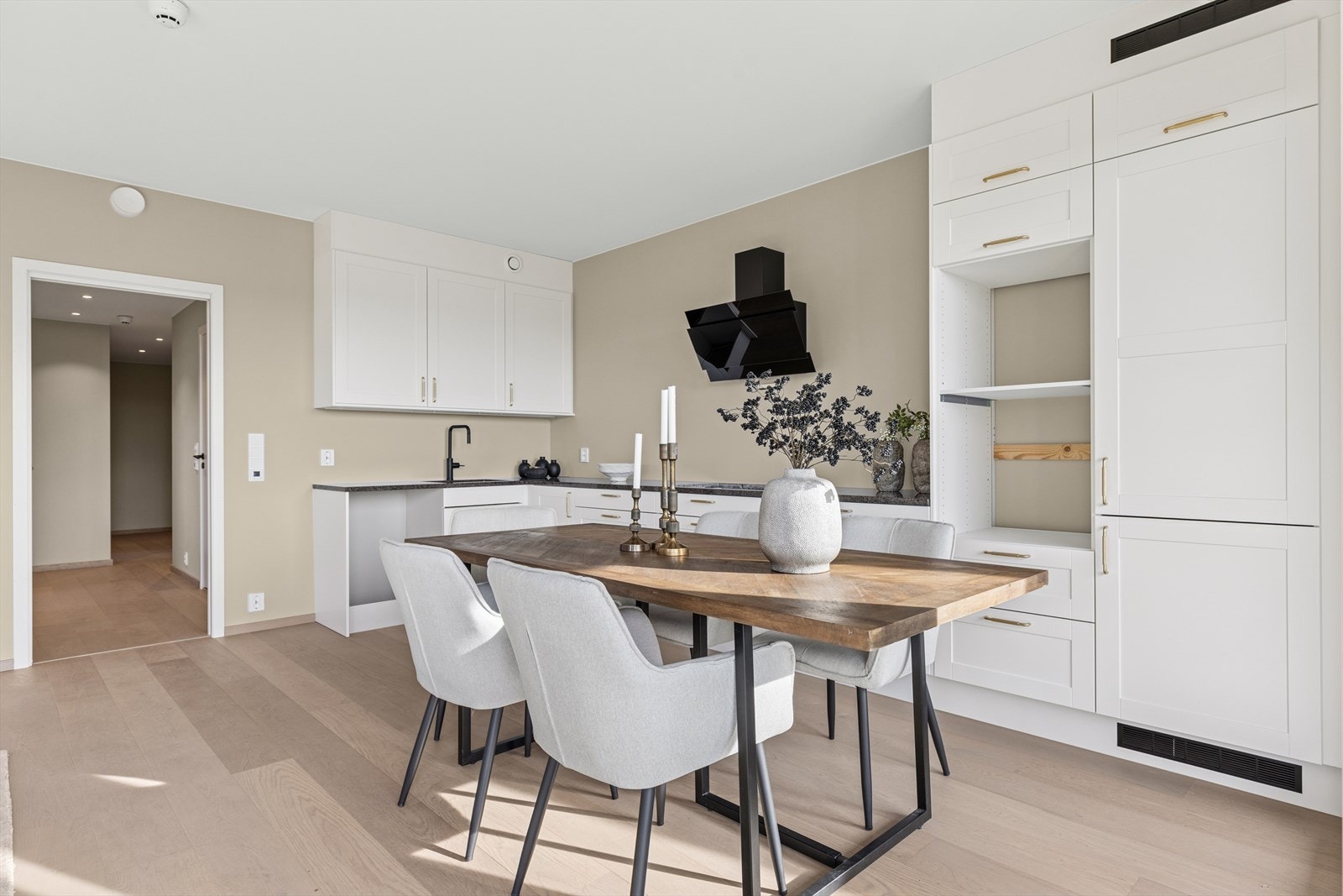 Det er valgt materialer av høy kvalitet - både utvendig og innvendig - med fokus på minimalt vedlikeholdsbehov. Galleribilde