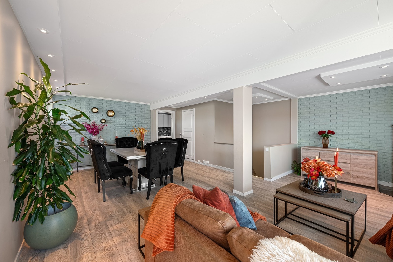 Boligen har overflater av forskjellig typer, de fleste overflater er fra 2020. Galleribilde