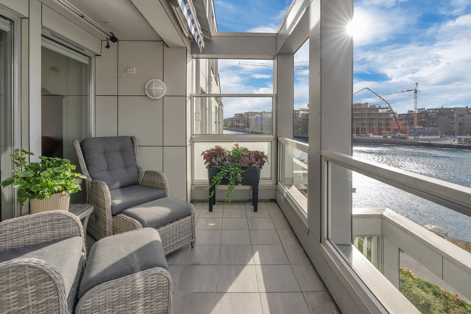 Velkommen til Høivold Brygge 10 / 3. etasje, deilig utsikt fra solrik balkong Galleribilde