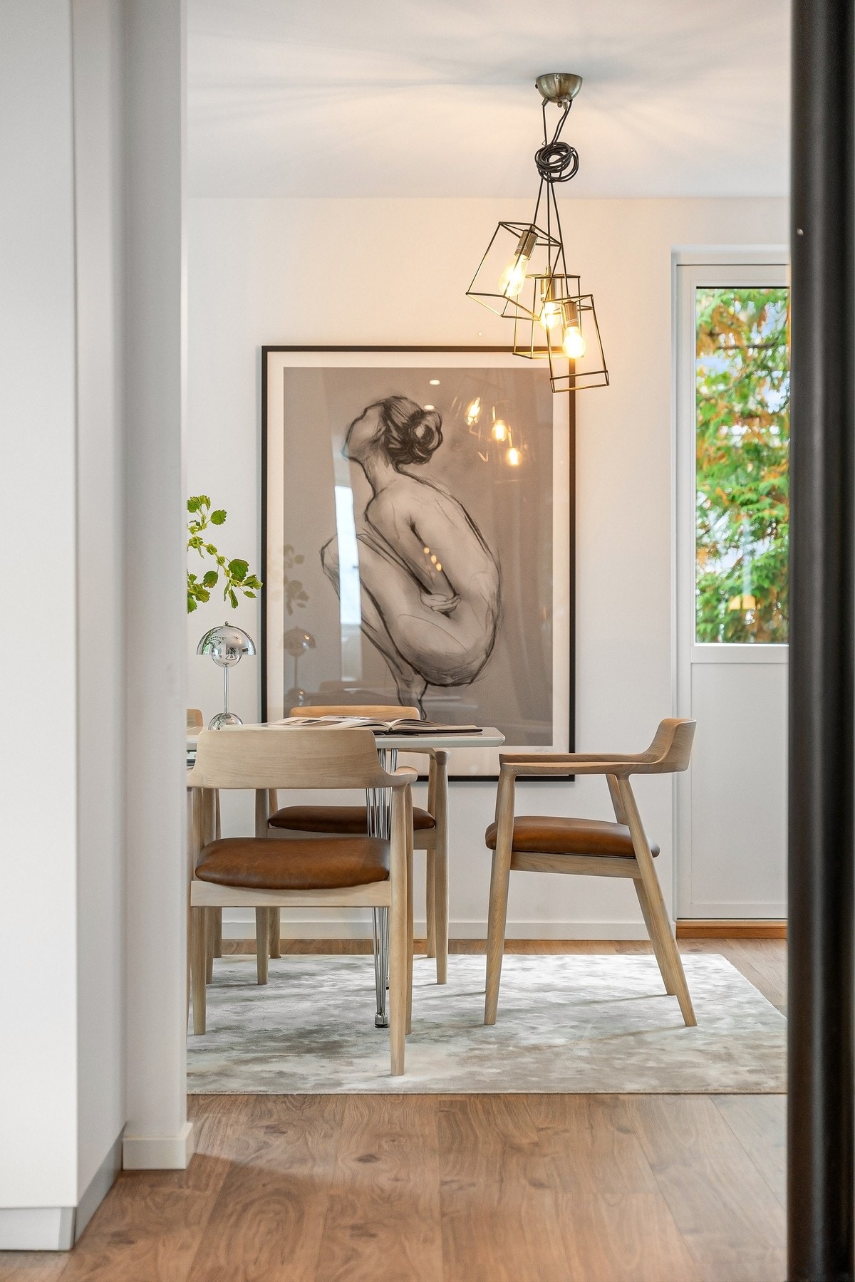 Gjennomgående planløsning med god flyt mellom oppholdssoner. Galleribilde