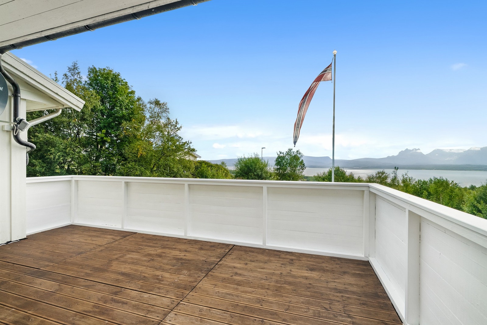 Flott sørvendt balkong med fantastisk utsikt! Galleribilde