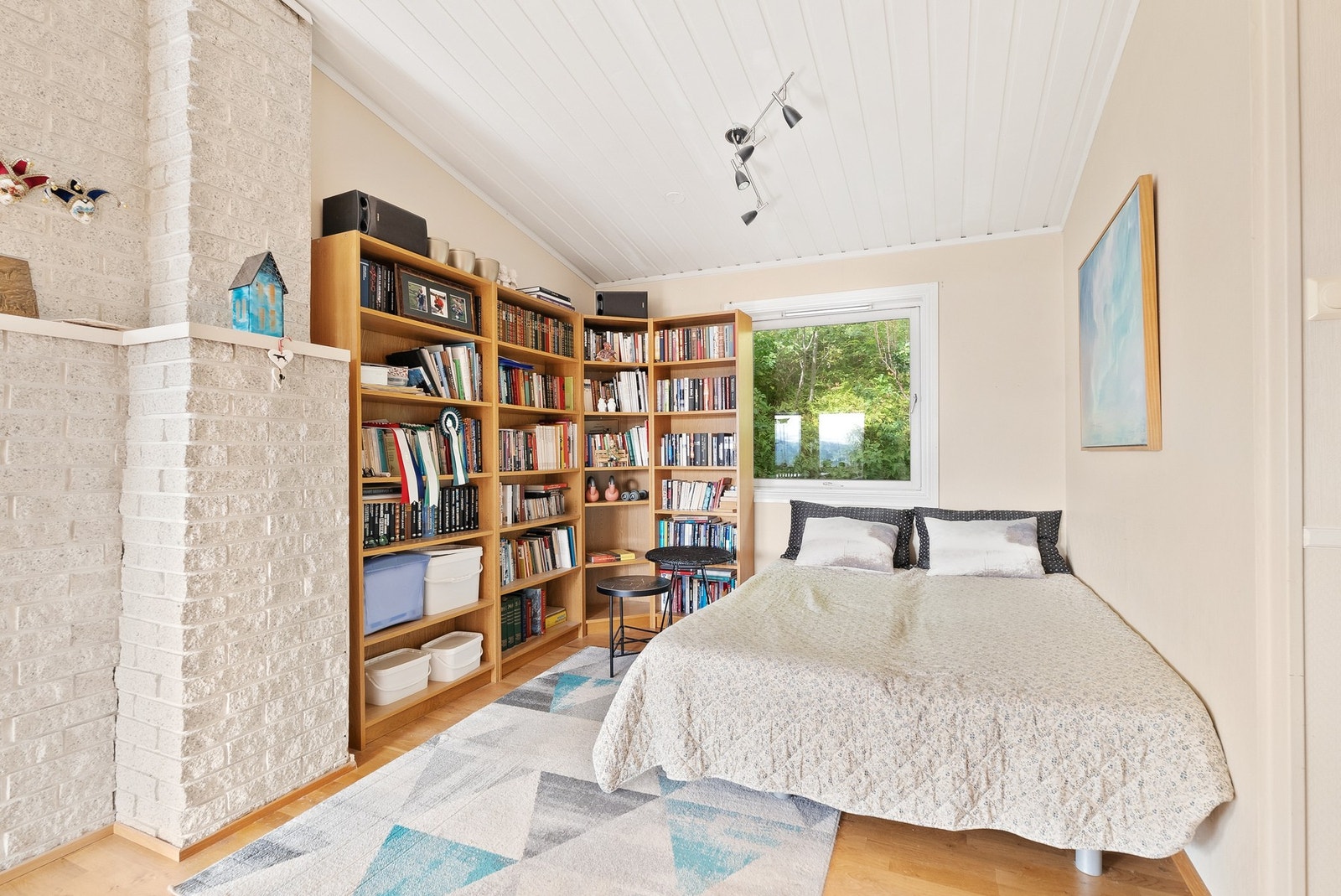 Her har det tidligere vært soverom, vegg er fjernet. Galleribilde