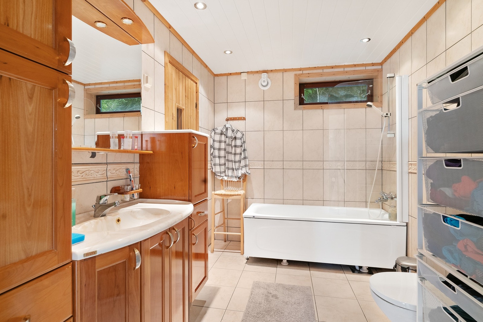 Flott! Bad i 1. Etasje med badekar og badstue! Galleribilde