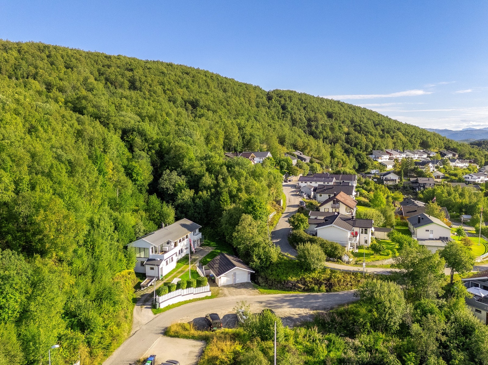 Boligen ligger i en blindvei - minimalt med trafikk Galleribilde