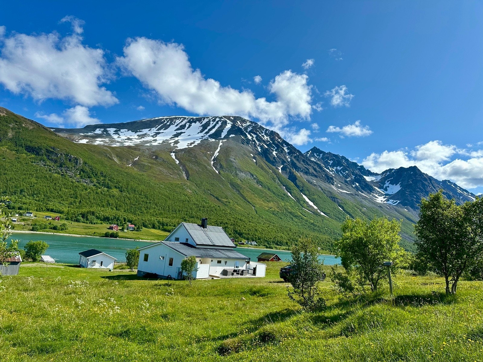 Velholdt enebolig med innholdsrik planløsning. Selgers private foto