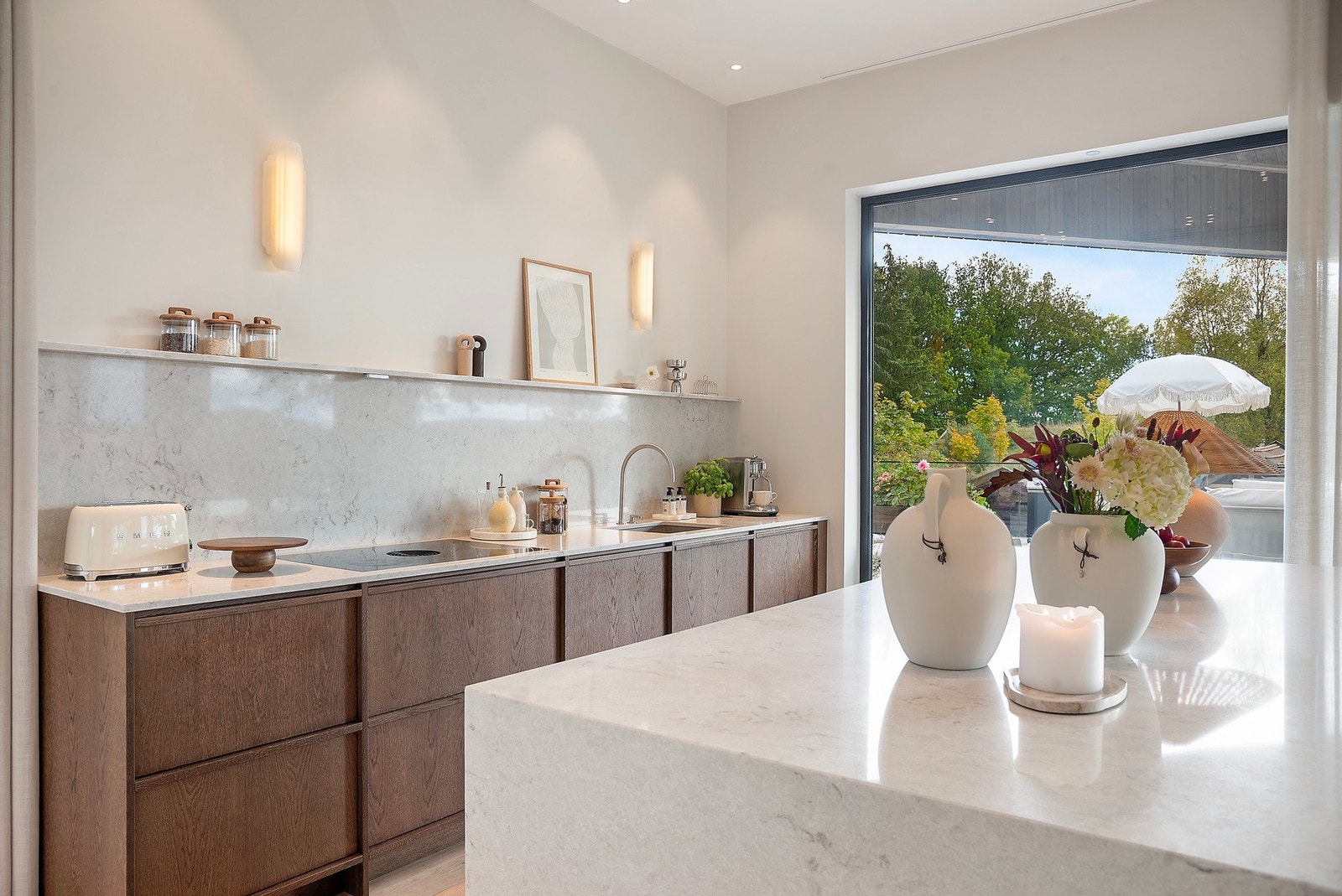 En elegant og moderne familiebolig med landlig beliggenhet, gode kvaliteter og smarte løsninger som gjør hverdagen enklere Galleribilde