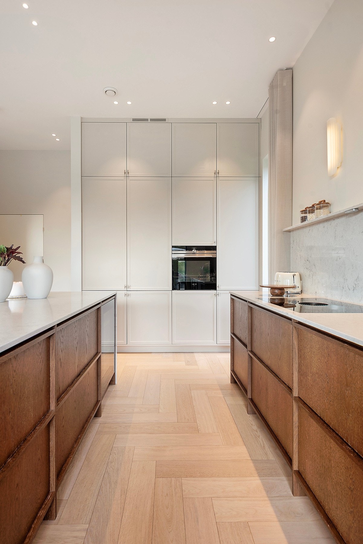 God skap- og benkplass på kjøkkenet, med mulighet for ekstra innredning om ønskelig Galleribilde