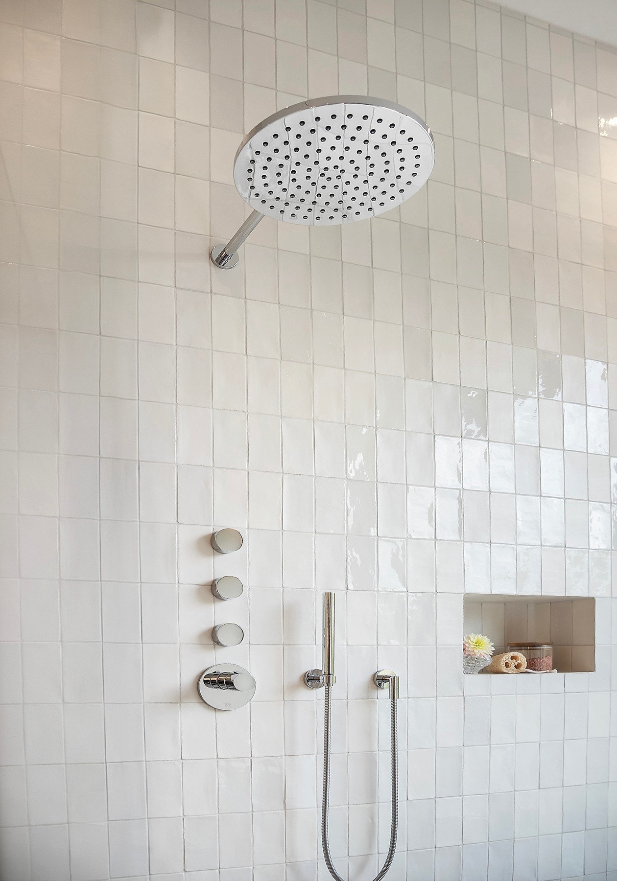 Badet legger også til rette for en god og lang dusj Galleribilde