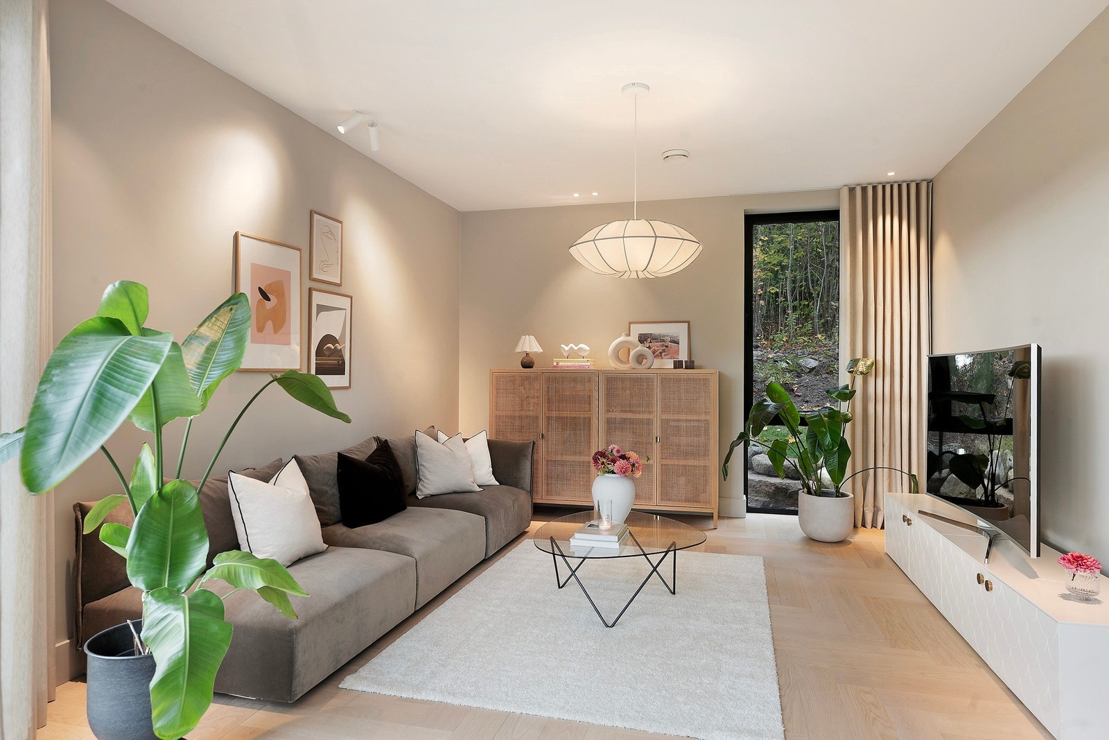 Ekstra stue i etasjen gir familien fleksible muligheter for avslapning og hyggelige stunder Galleribilde