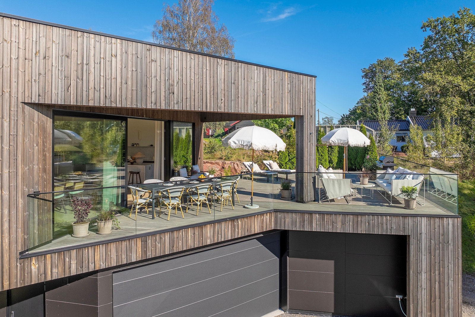 Høyt og usjenert, med direkte adkomst til baksiden av huset Galleribilde