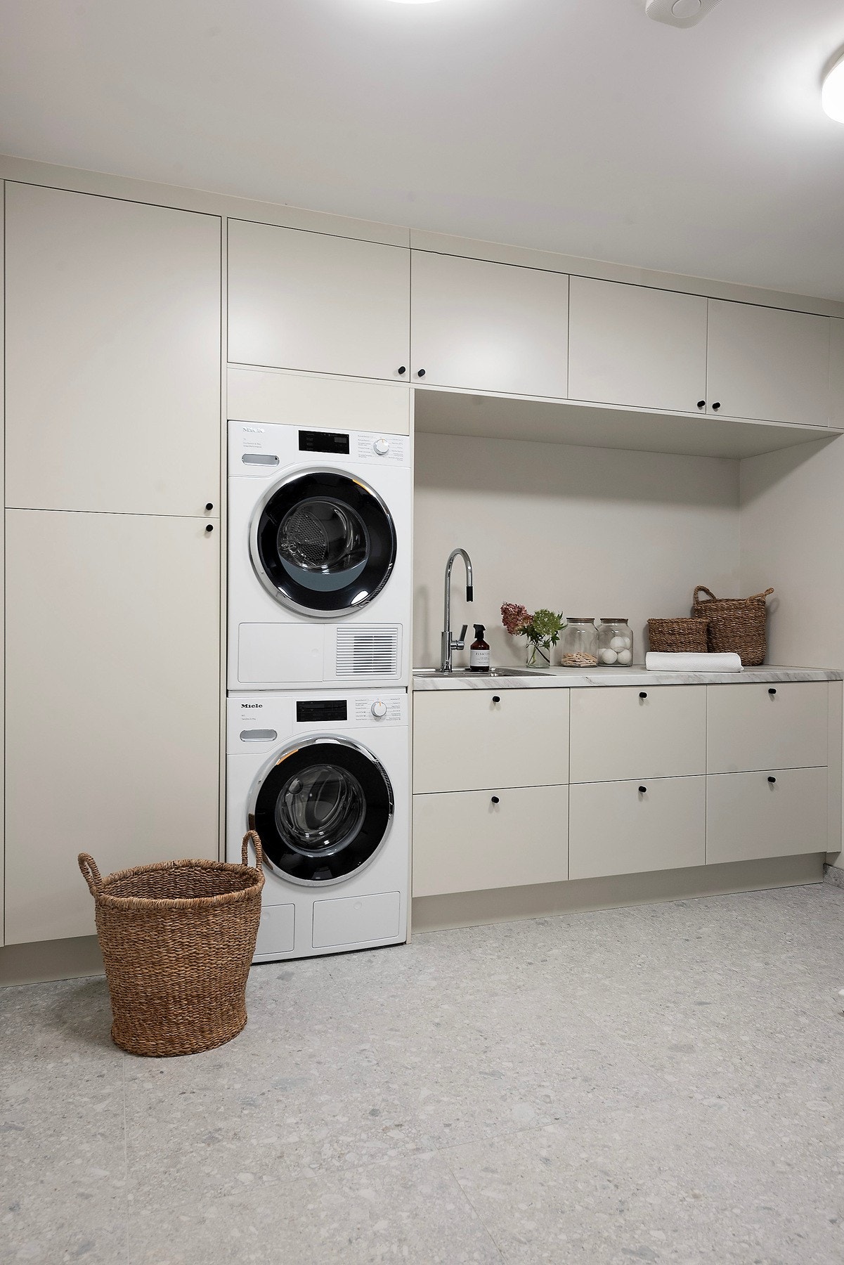 Praktisk og separat vaskerom gjør det enkelt å holde orden i hverdagen Galleribilde