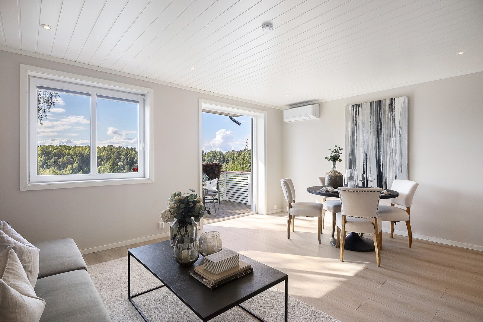 Fra stuen har du utgang til en solrik vestvendt balkong. Galleribilde