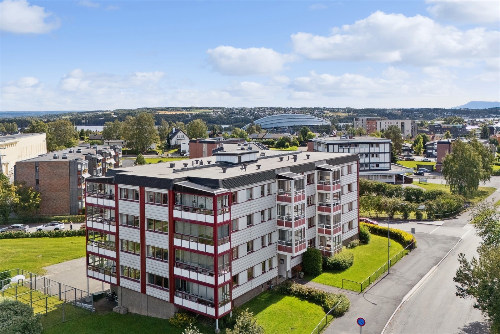 Borettslaget har en fin beliggenhet med kort vei til sentrum samt til fine turområderr Galleribilde