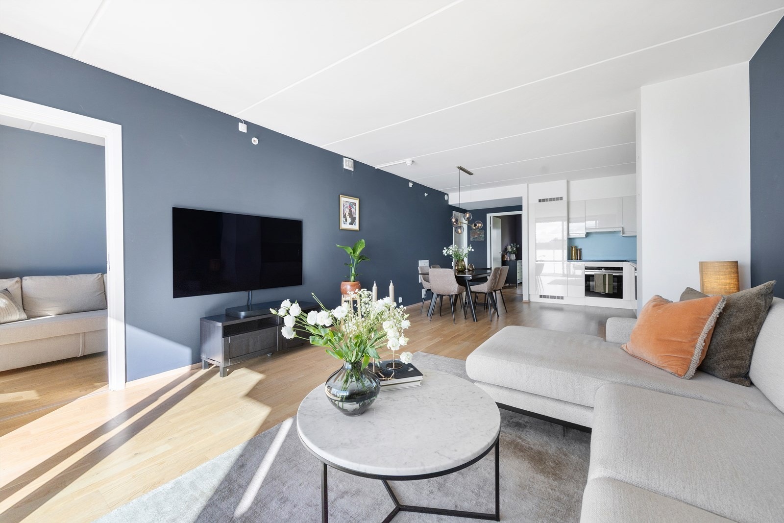 Vannbåren gulvvarme og balansert ventilasjon for jevn varme og godt inneklima Galleribilde