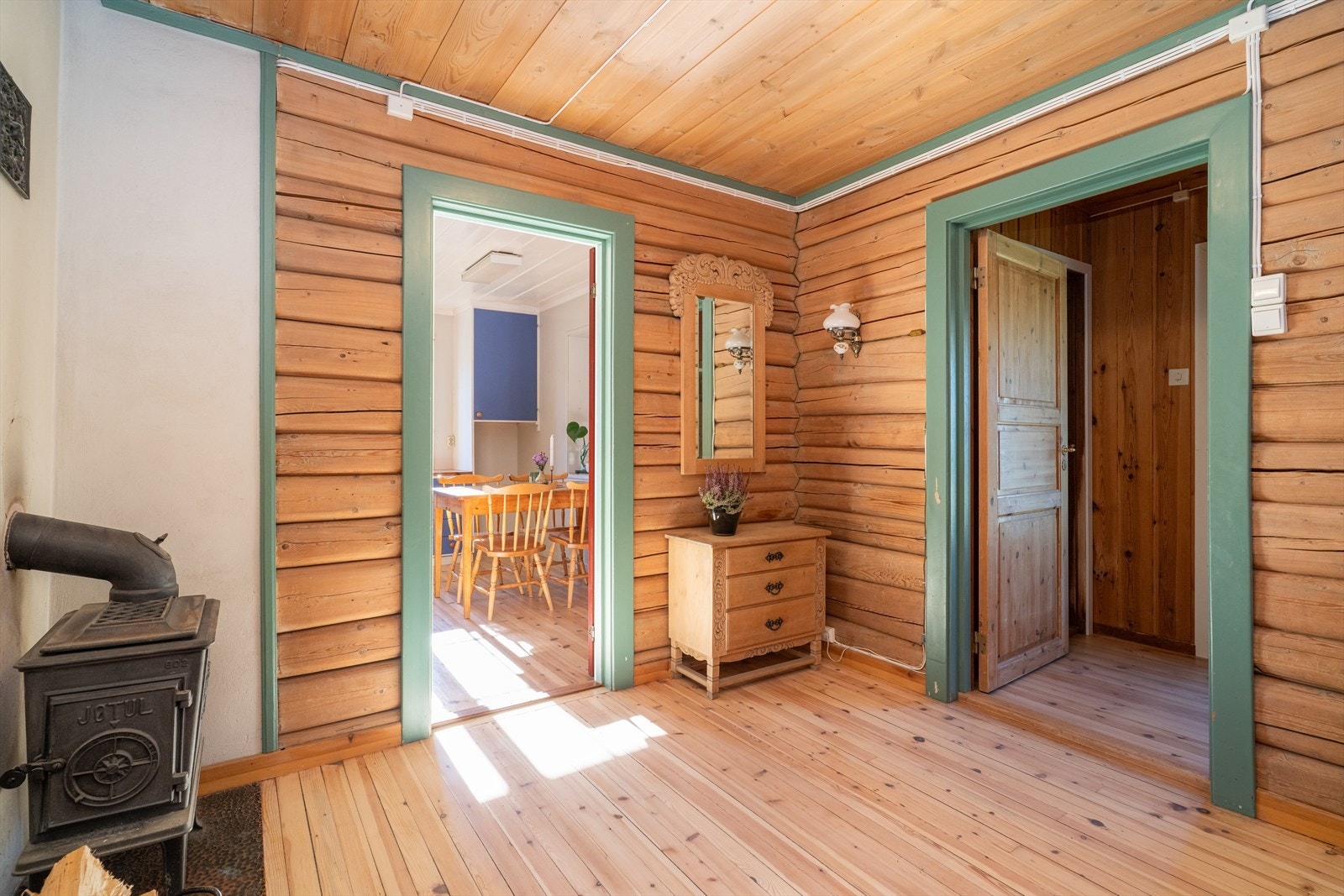 Gang i 1. etasje med videre tilkomst til entré. Galleribilde