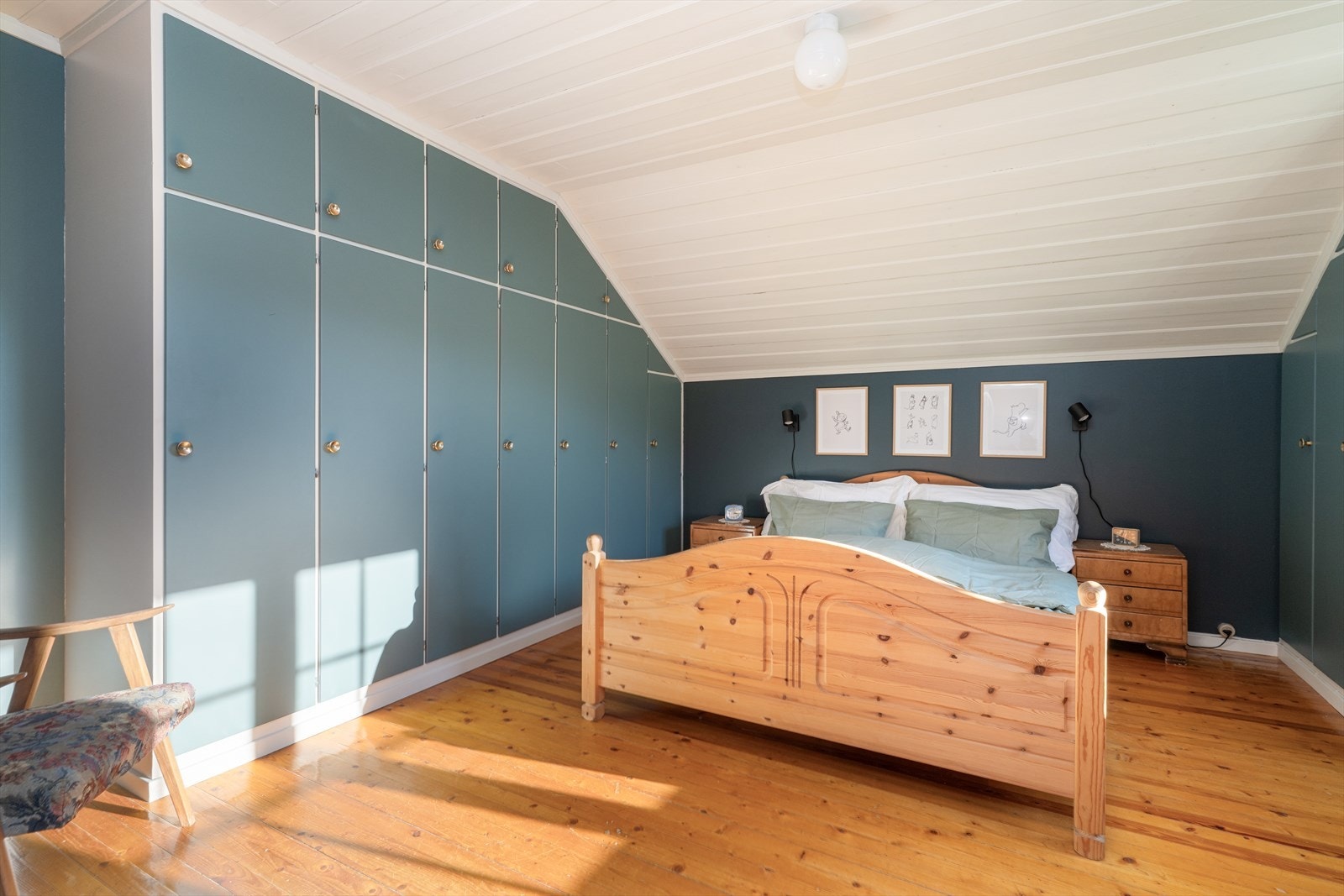 Det er 3 soverom i 2. etasje. Galleribilde