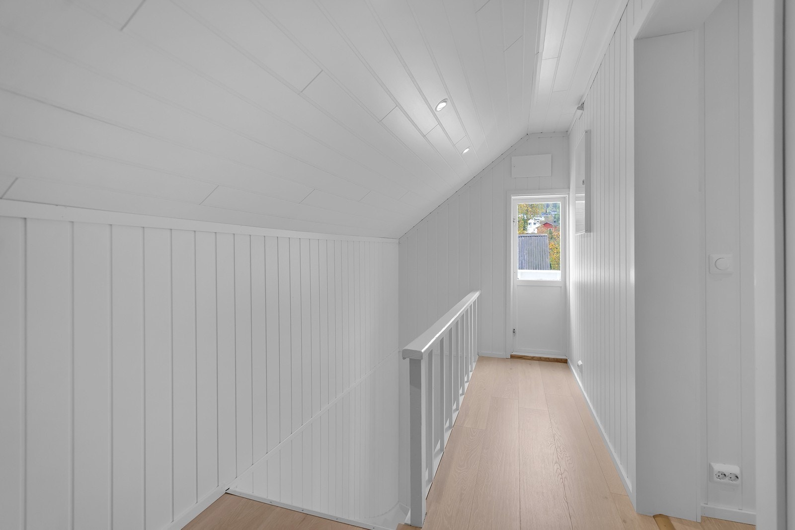 Gang i 2.etasje, her er det utgang til balkong Galleribilde