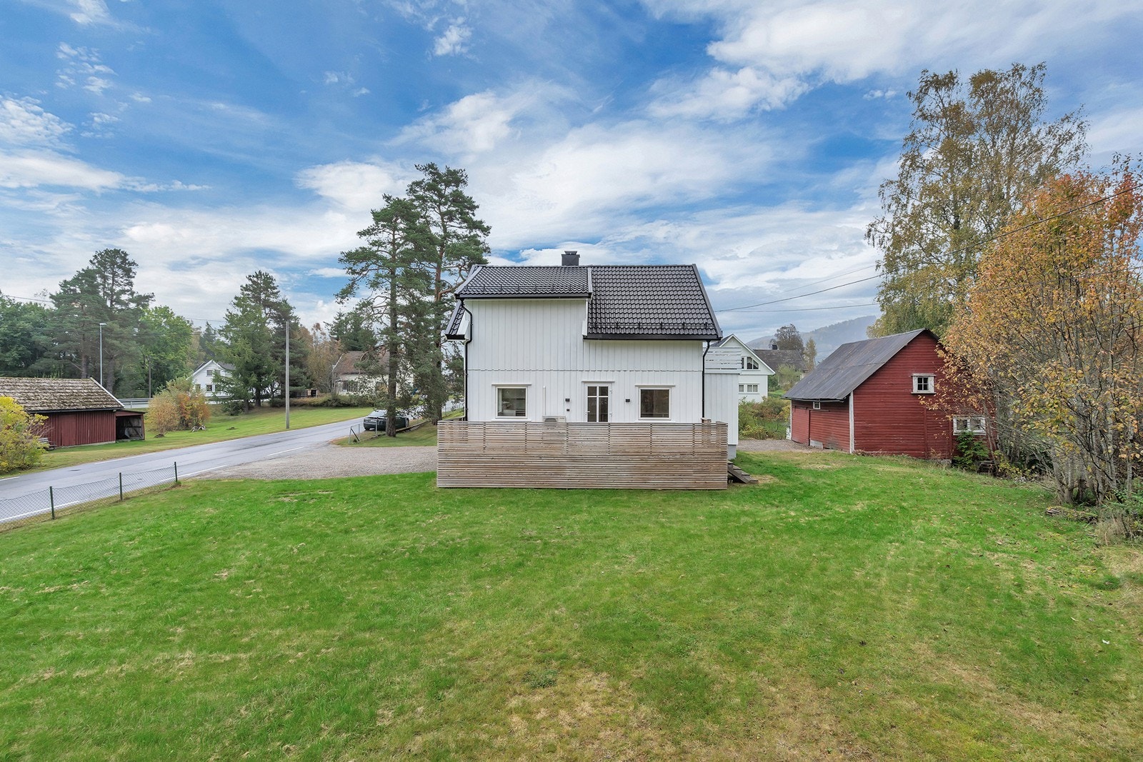 Stor plen med god plass til lek og moro! Galleribilde