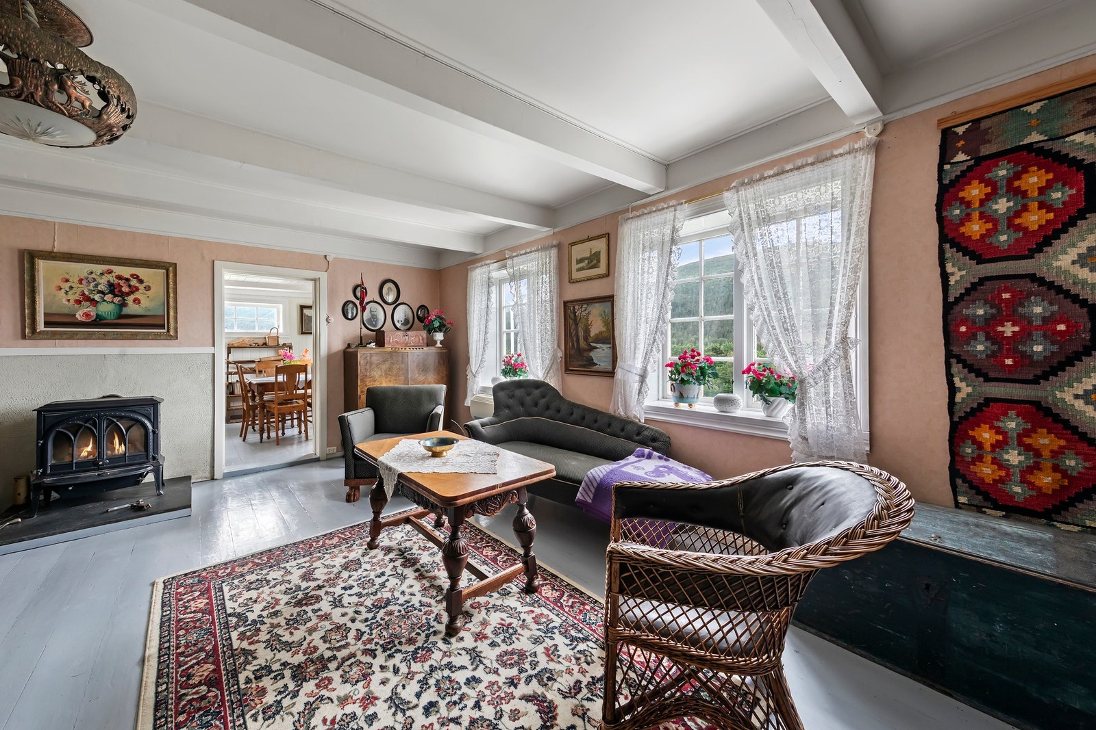 Velkommen inn - her fra stue i kårleilighet Galleribilde