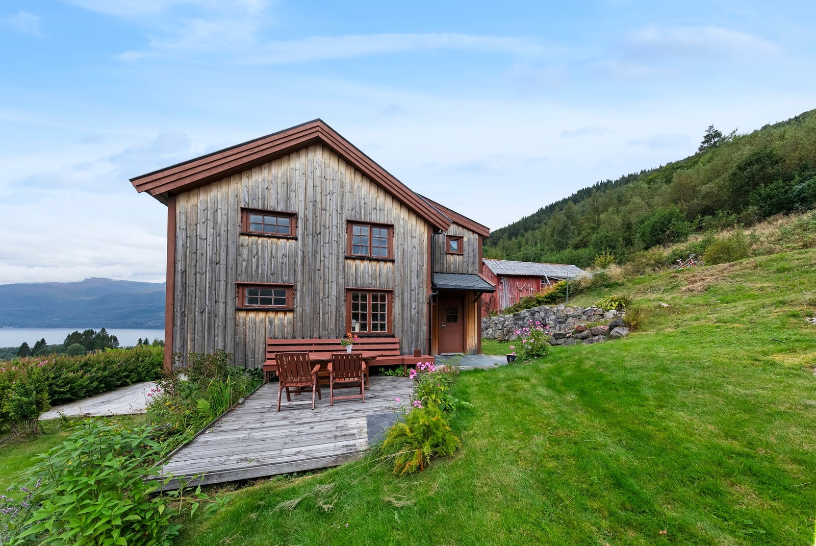 Boligen har flere terrasser Galleribilde