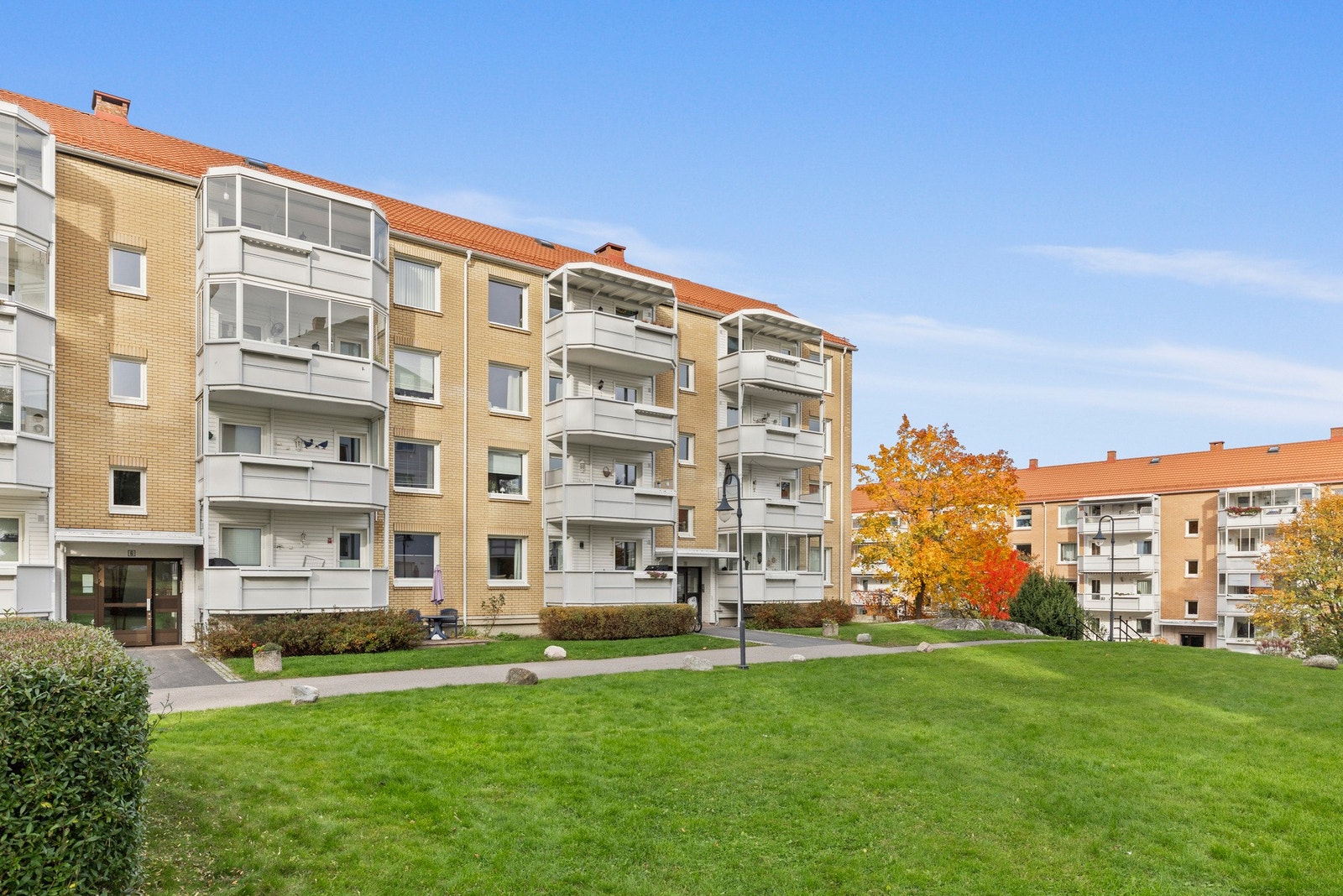 Store, solrike uteområder for beboerne Galleribilde