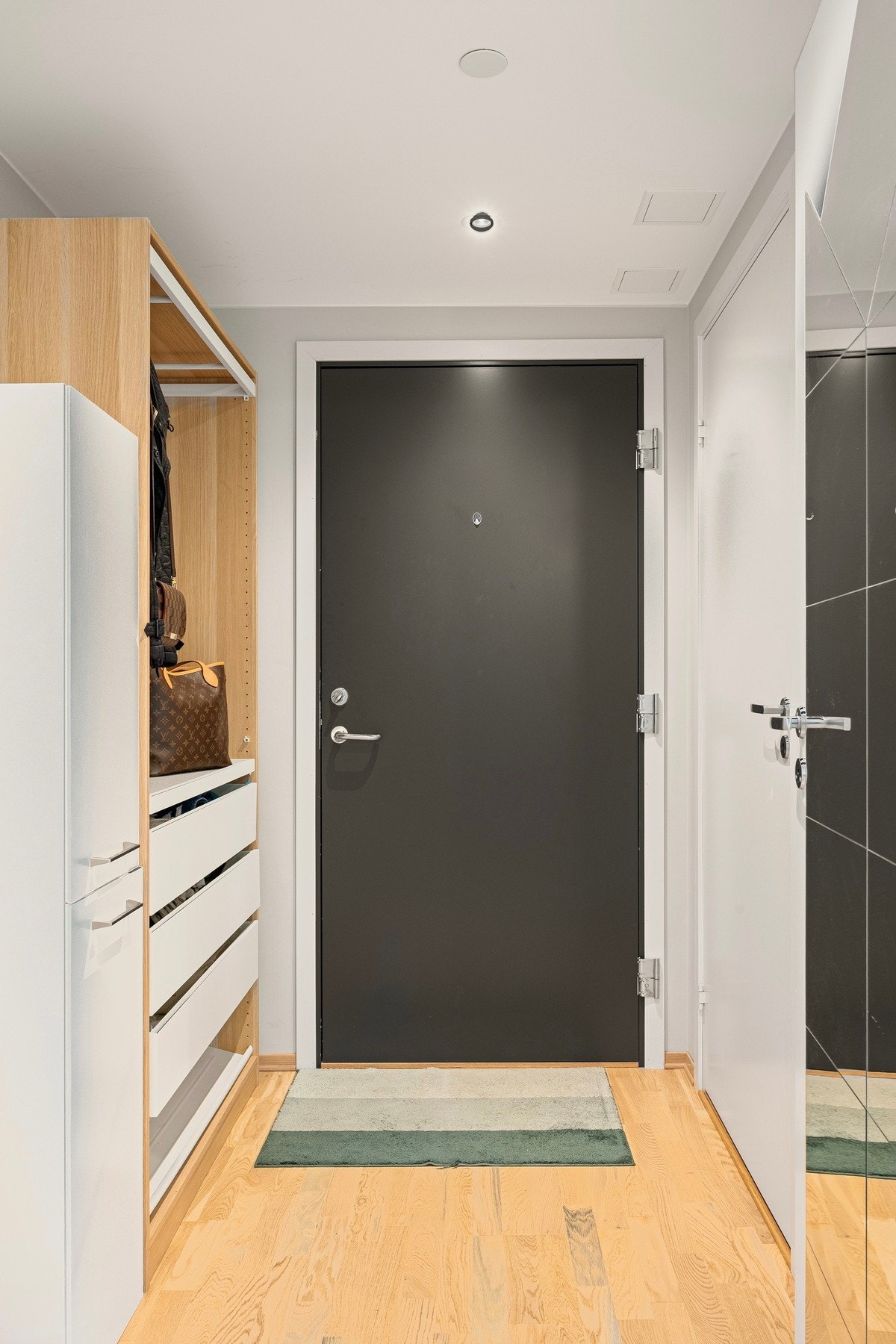 Entre med god plass til yttertøy og alt du trenger Galleribilde